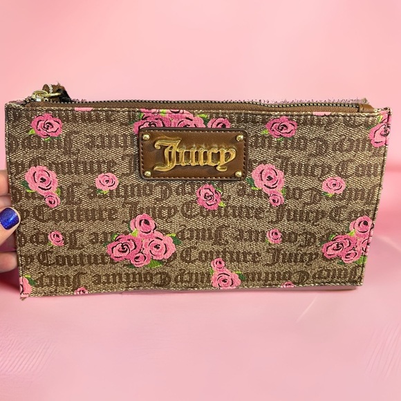 Juicy Couture Handbags - NWT 🌸 PINK BLOOM FORGET ME NOT WRISTLET 🌸